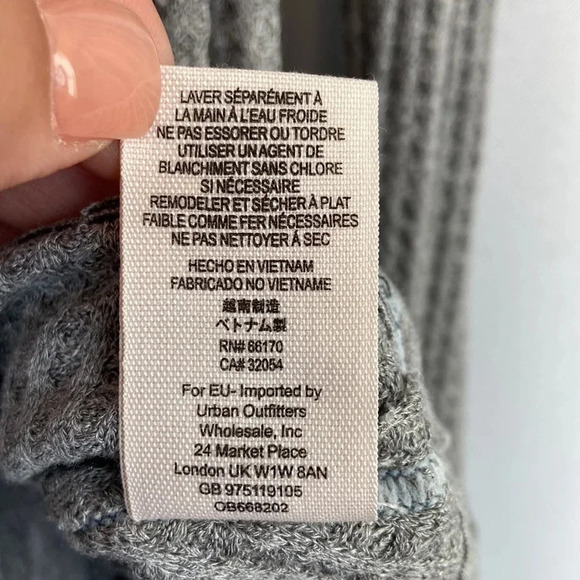 We The Free Women’s XS Oversized Gray V-Neck Thermal Long Sleeve Top - Picture 8 of 8